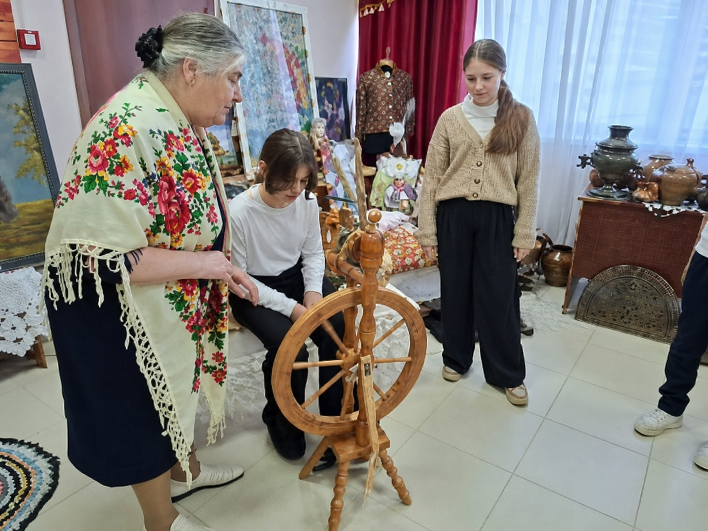 Праздник дружбы под книжным абажуром